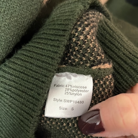 New with tags. Elan camo hoodie sweater - Picture 6 of 6